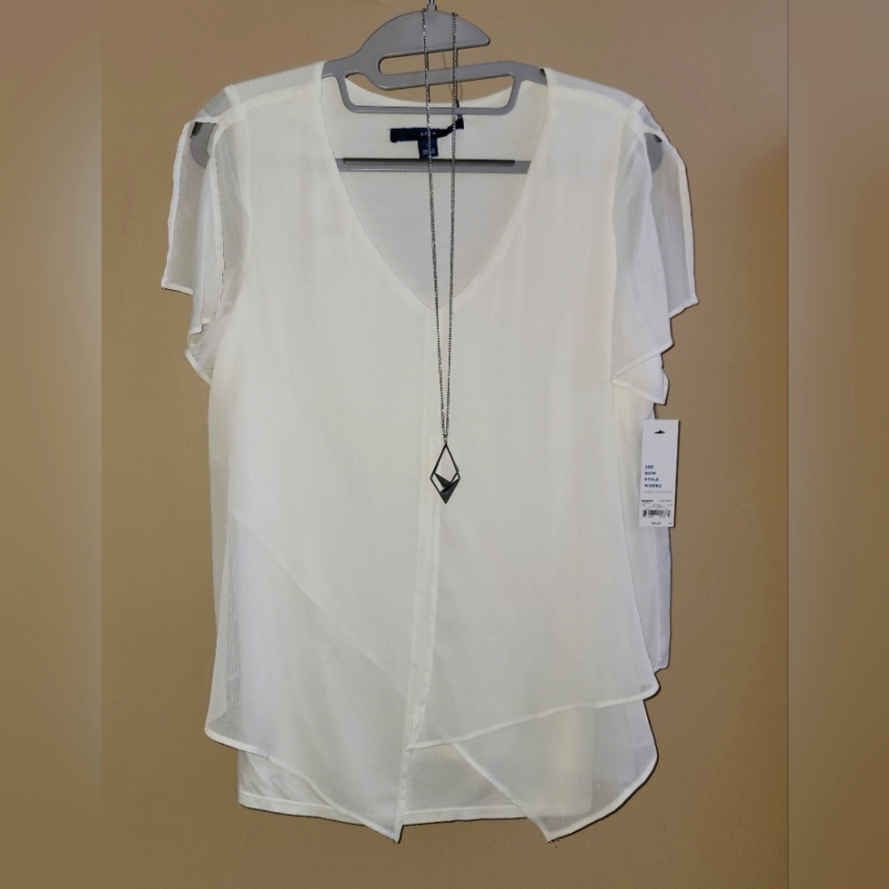 NWT Apt 9 blouse with a beautiful necklace size S